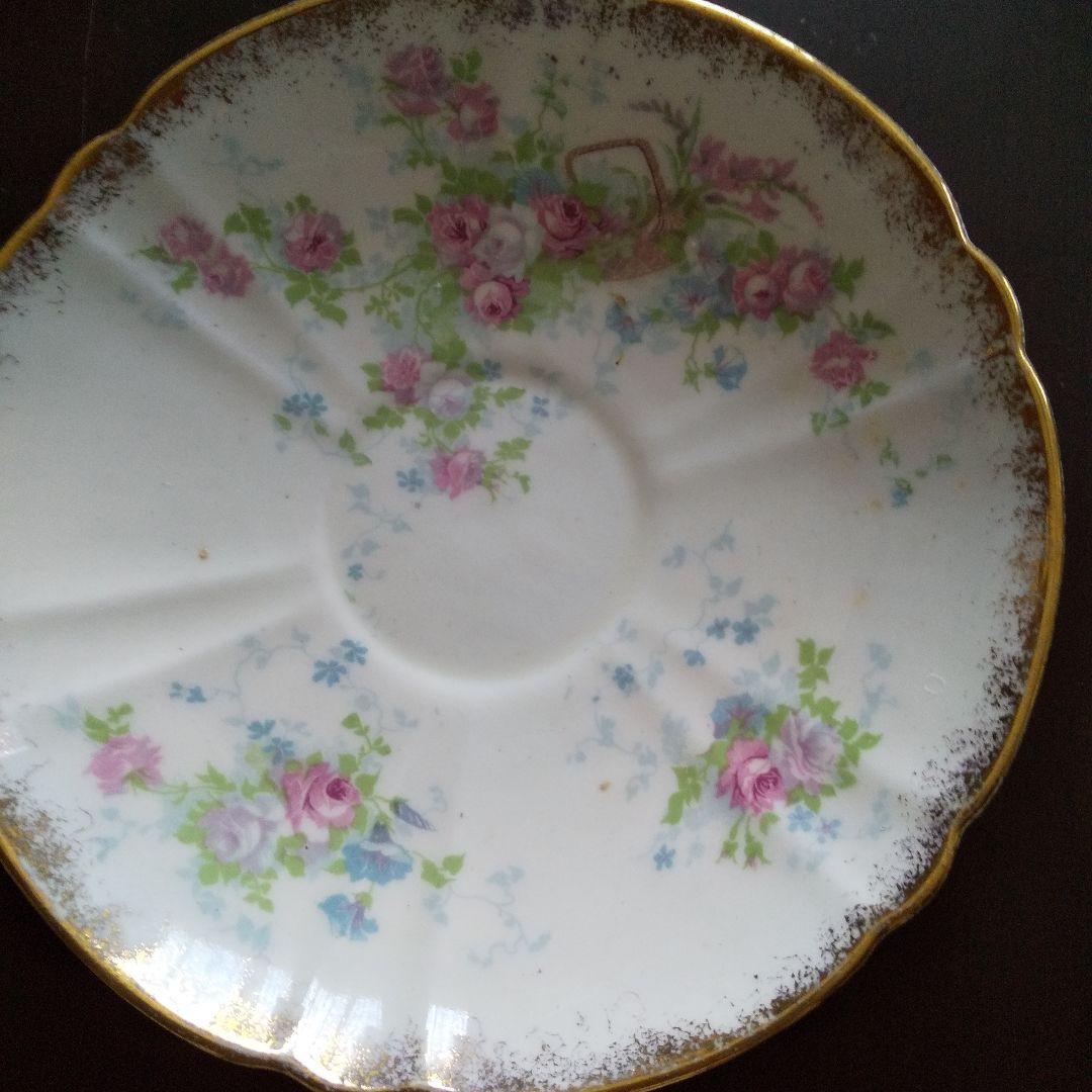 フランスアンティークの 薔薇模様トリオ プラスプレート