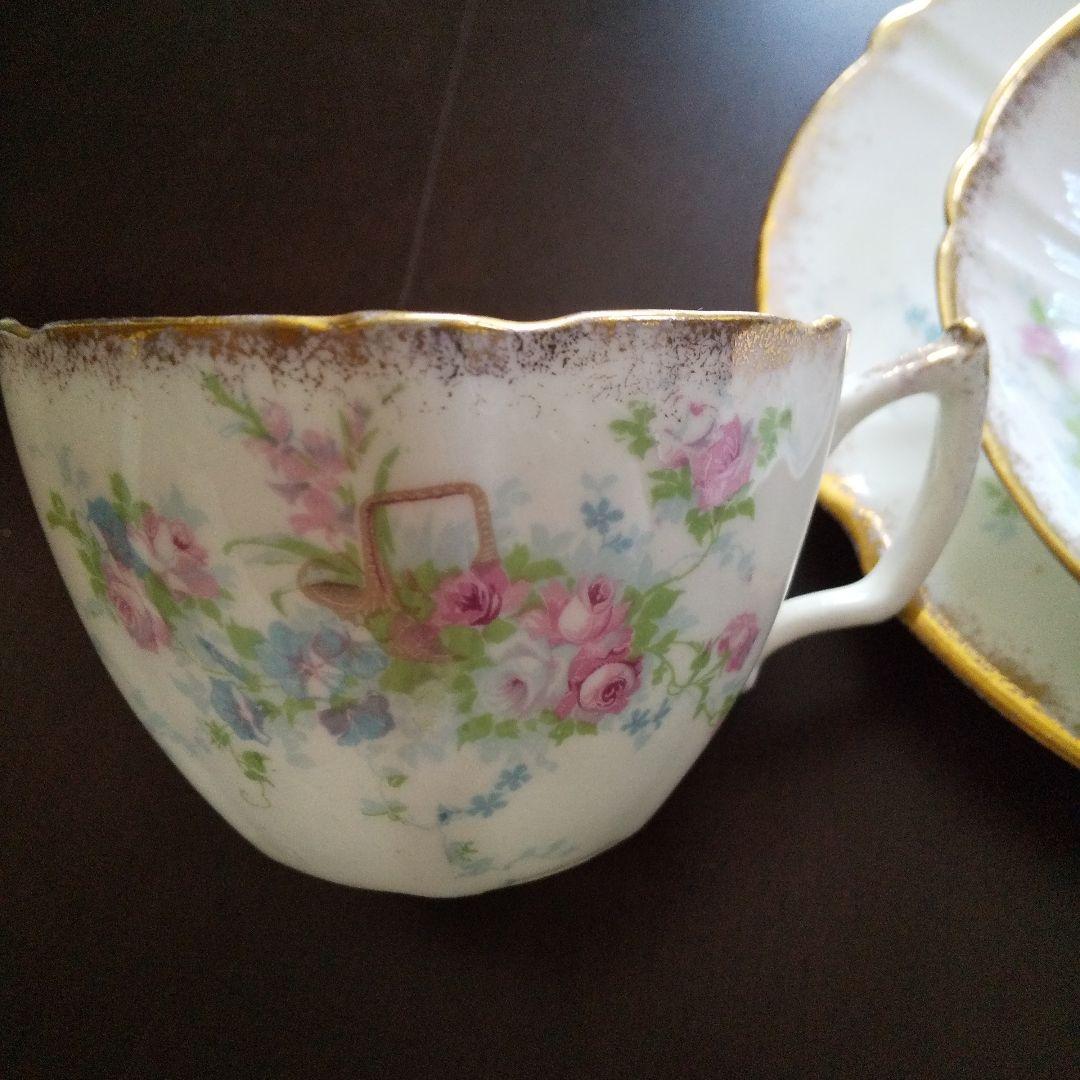 フランスアンティークの 薔薇模様トリオ プラスプレート