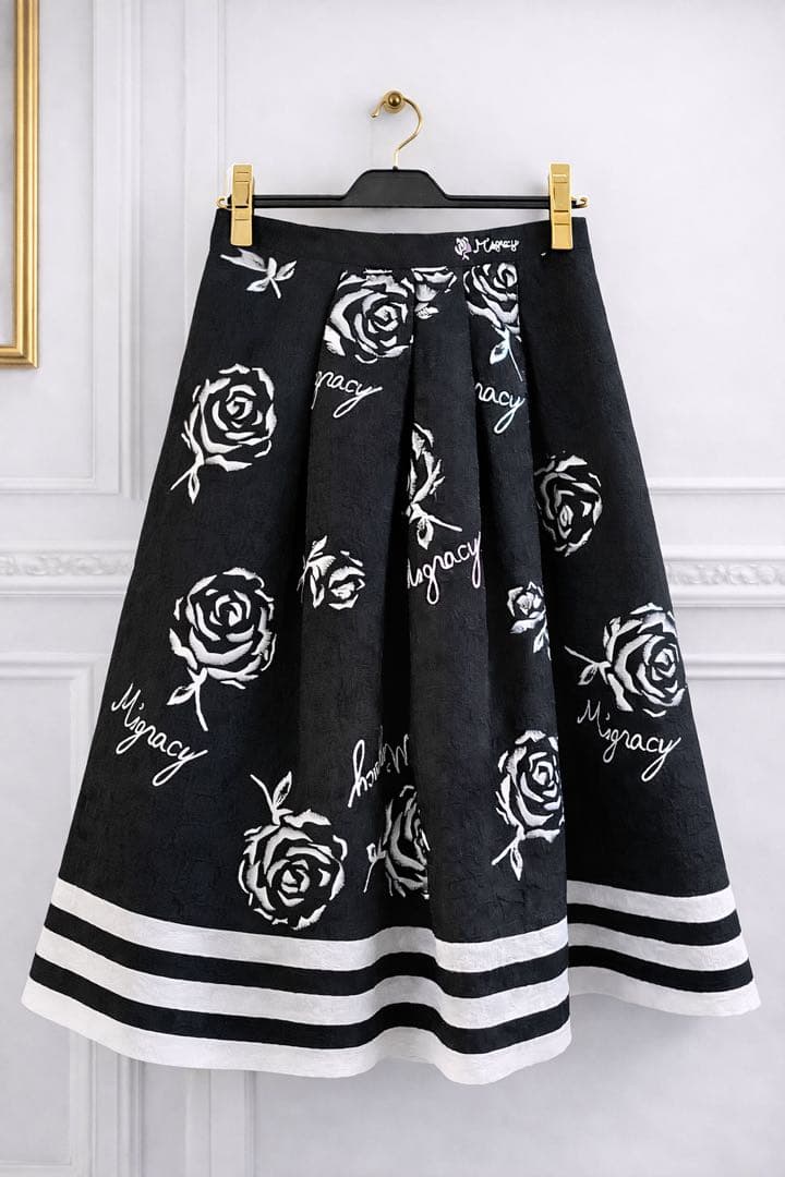 新品*未使用☆インスタ掲載☆M'S GRACY ☆バラ柄フレアスカート