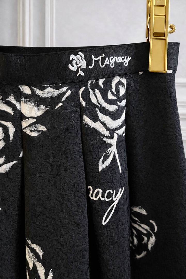 新品*未使用☆インスタ掲載☆M'S GRACY ☆バラ柄フレアスカート