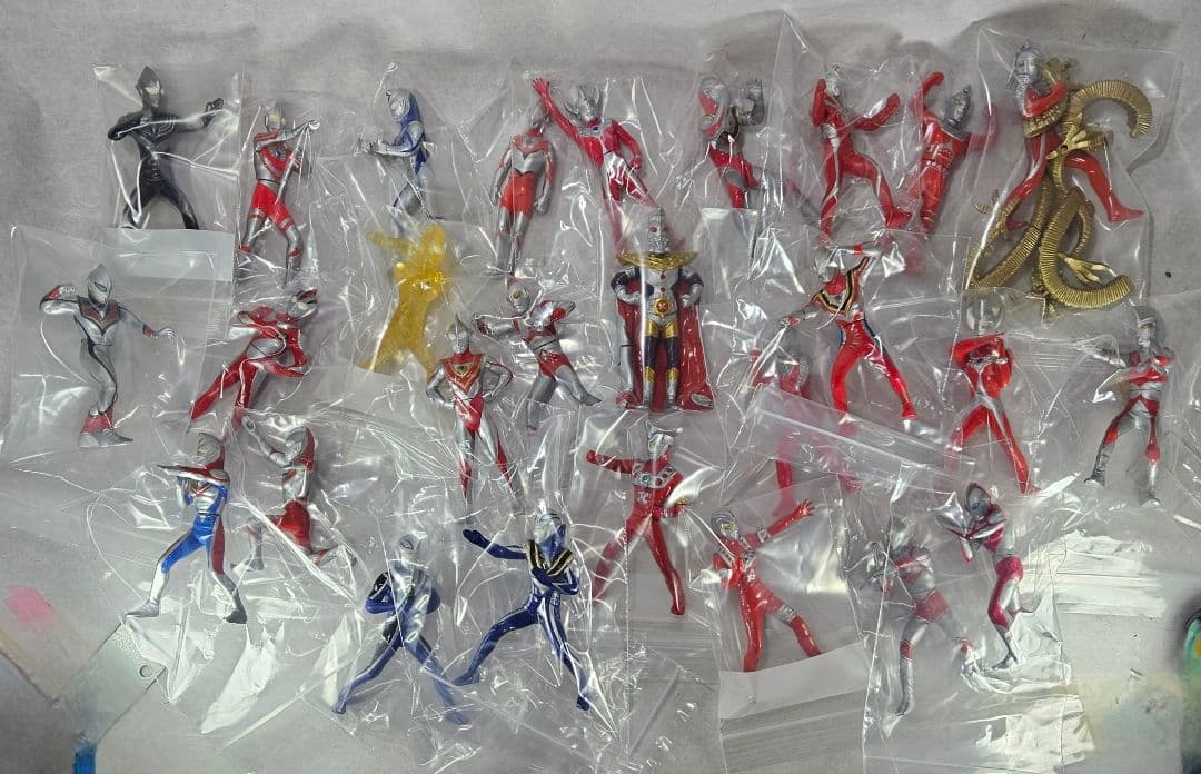 HGウルトラマン・怪獣 86体カプセルトイフィギュアアソート (中古)