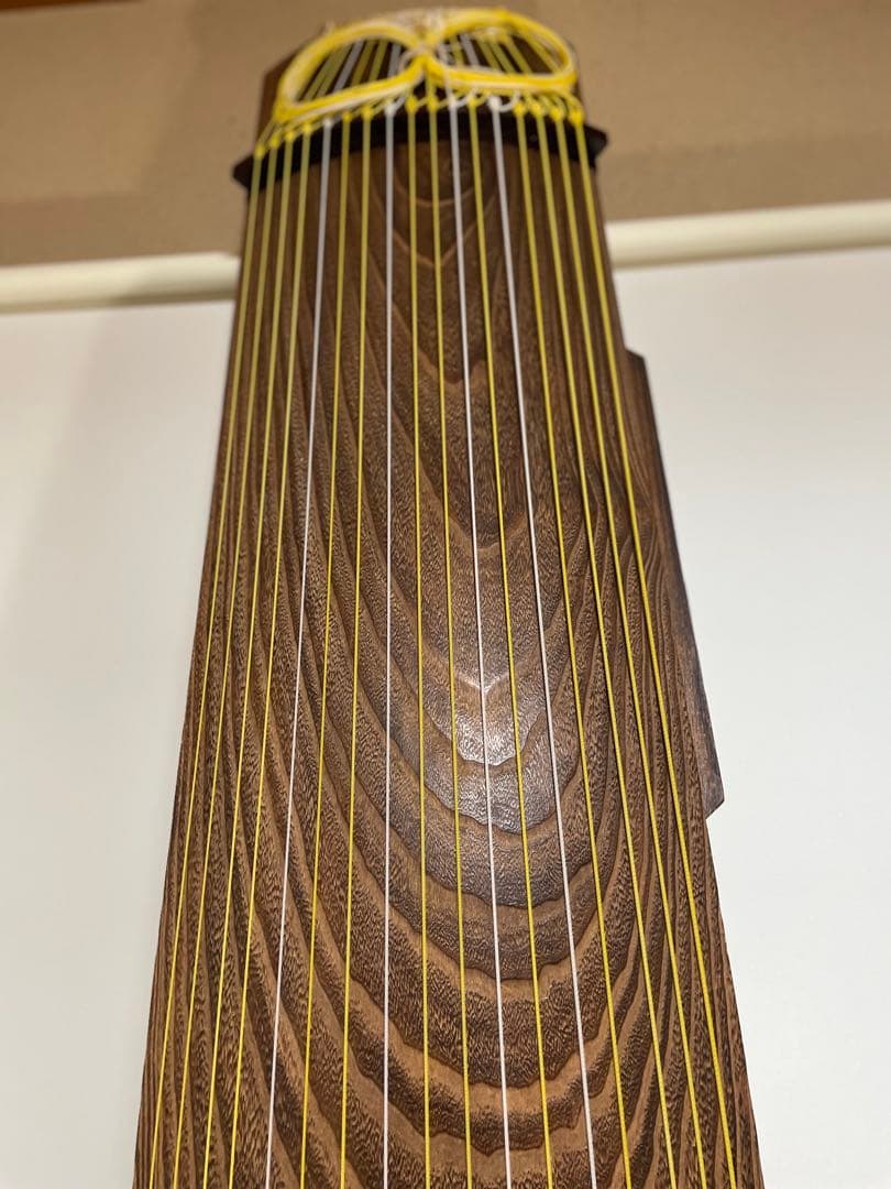 十七絃筝 紅木巻き、専用ケース付き，十七弦柱（大），十七絃猫足，ハンドル