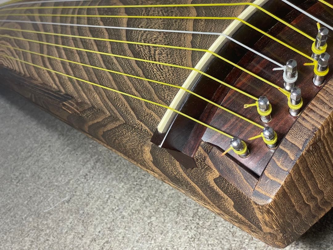 十七絃筝 紅木巻き、専用ケース付き，十七弦柱（大），十七絃猫足，ハンドル