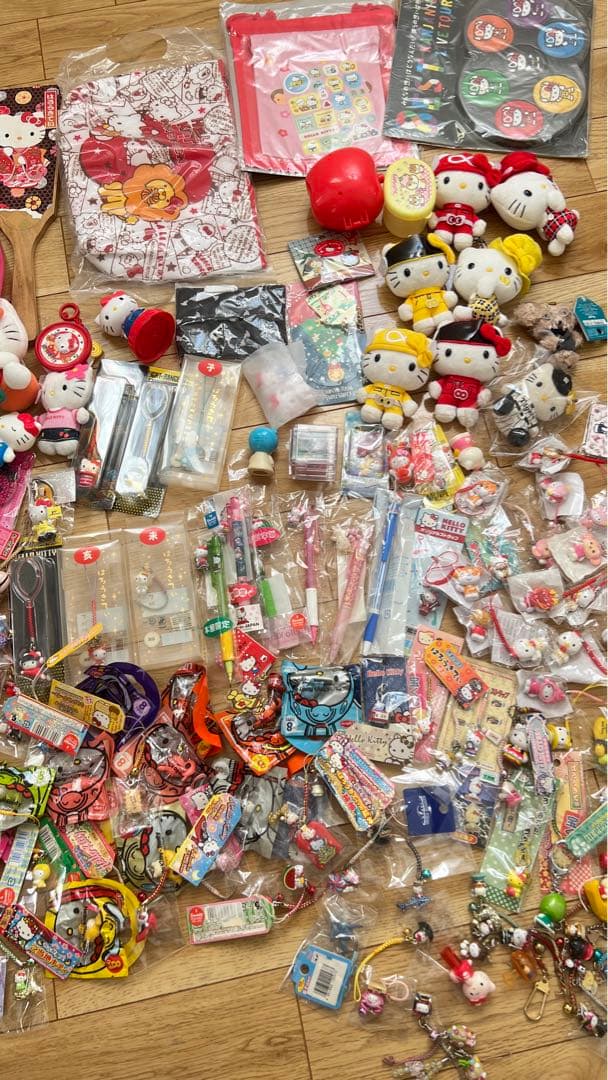 サンリオご当地キティハローキティボールペンぬいぐるみその他170点以上大量まとめ