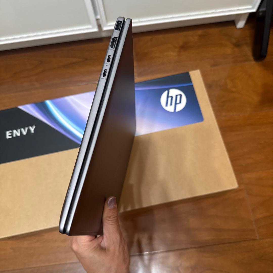 美品　現行品　HP Envy x360 14-fa0000AU シルバー