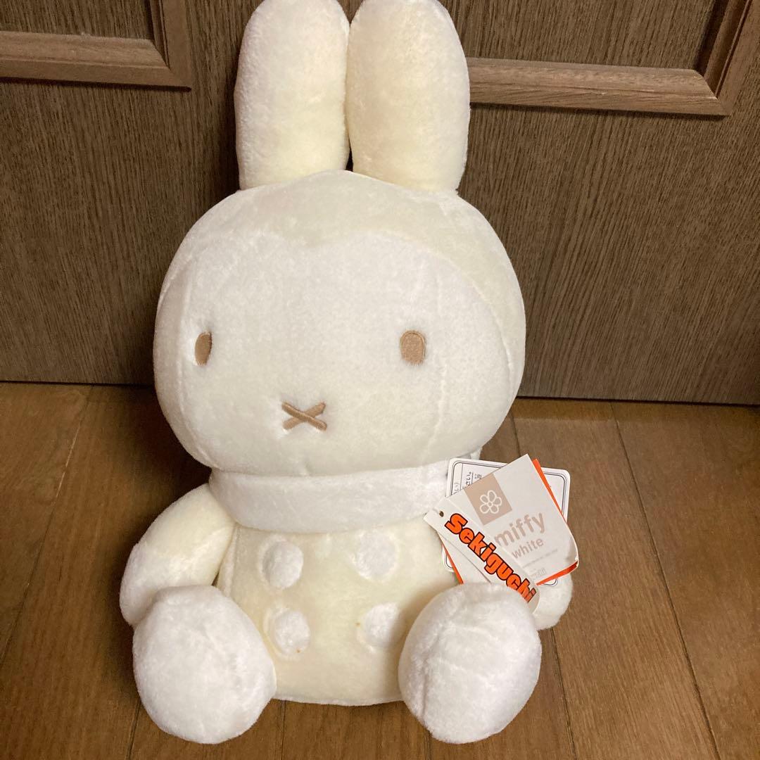 ミッフィー　ぬいぐるみ　雪の日のうさこちゃん　ホワイトM