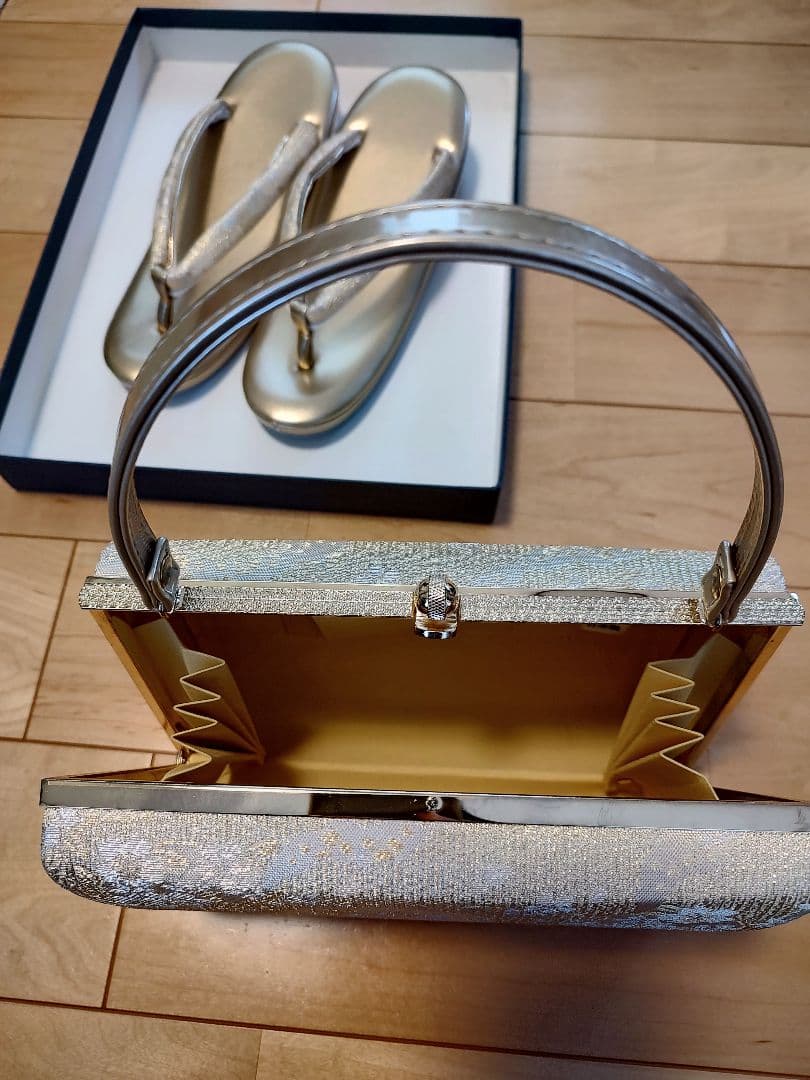 金色刺繍の和装用バッグと草履セット　和装バッグ草履セット　結婚式　入学式