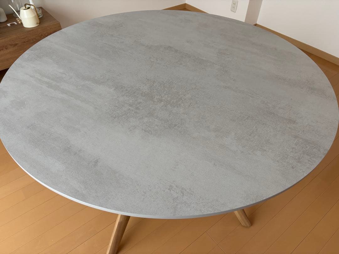 最終値下げ！２カ月のみ使用！美品！モダンラウンドダイニングテーブル110cm