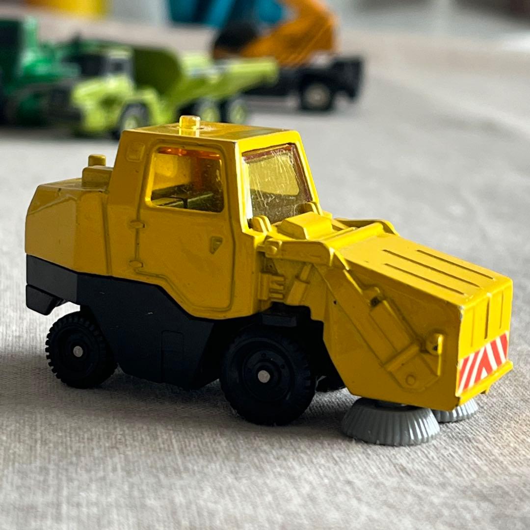 トミカ　働く車　6台セット　工事現場　道路整備　建設車両