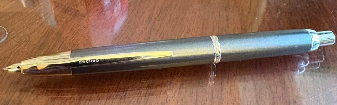 キャップレス万年筆デシモ グレー EFペン先