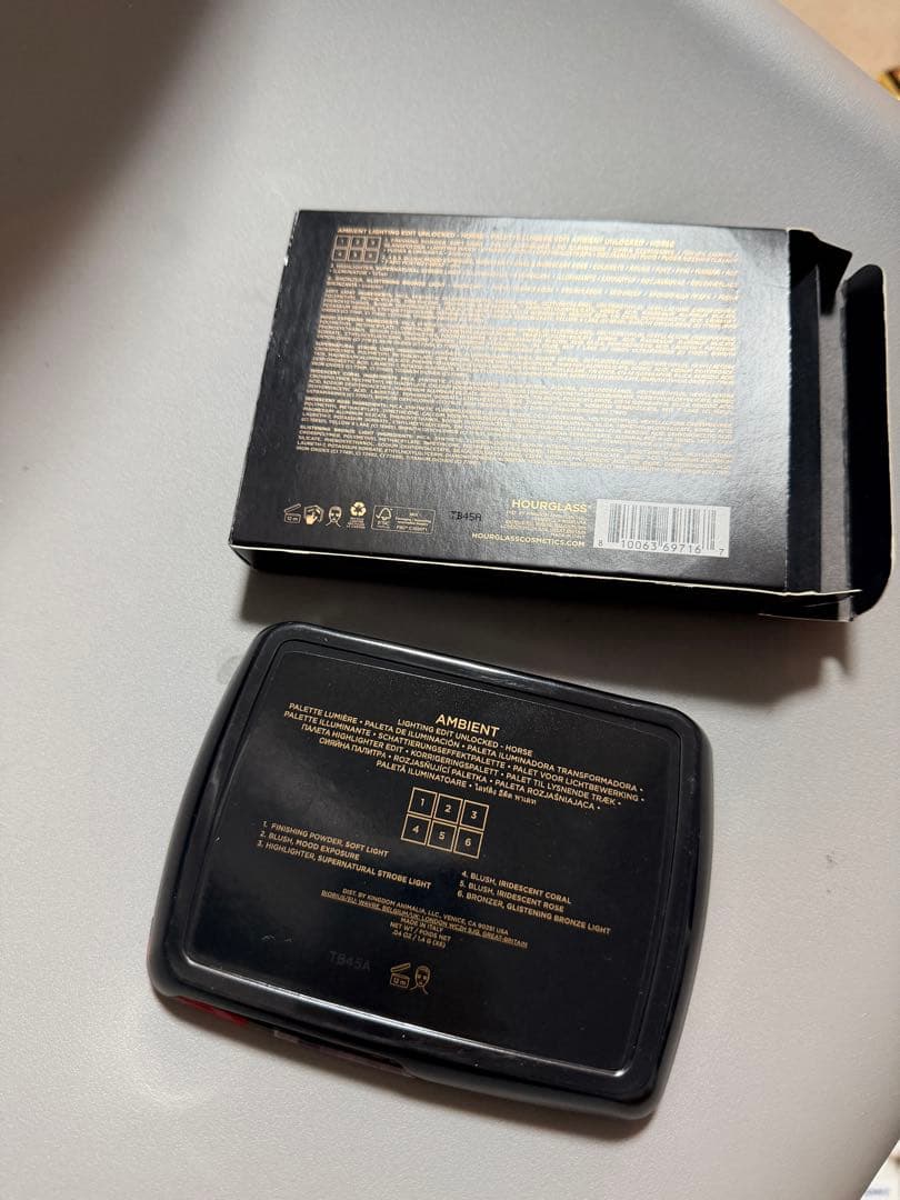 チーク Hourglass Ambient light palette horse