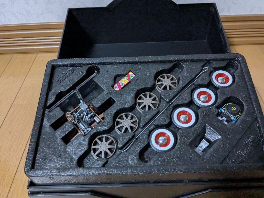 デロリアン 1/18 アルティメットエディション バックトゥザフューチャー