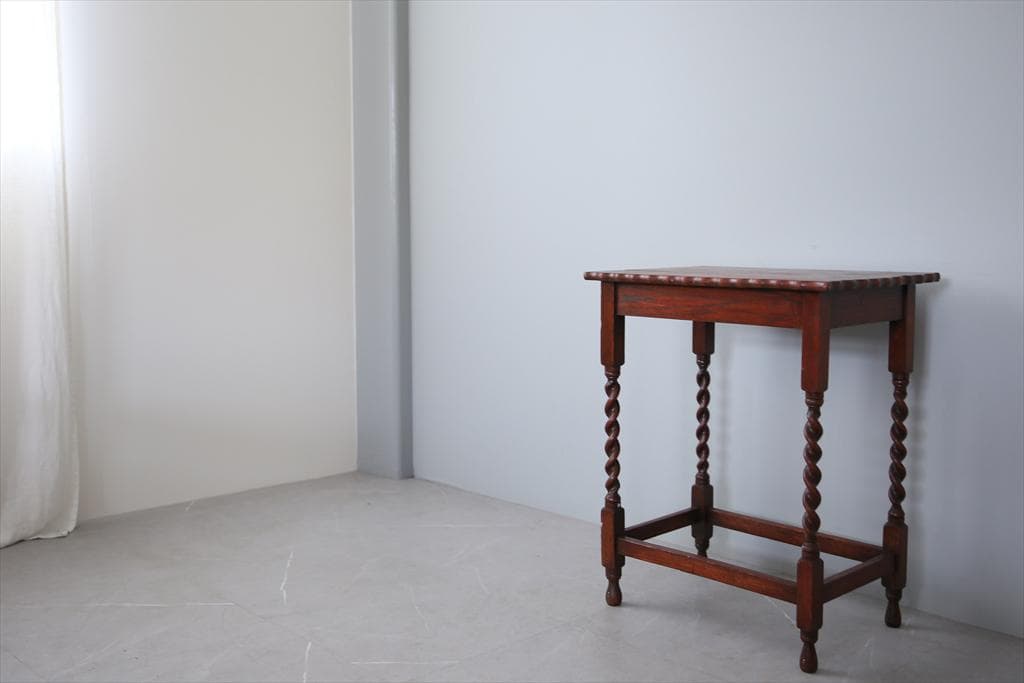 英国アンティーク木製サイドテーブル/オケージョナル机/飾り棚/花台(70-158