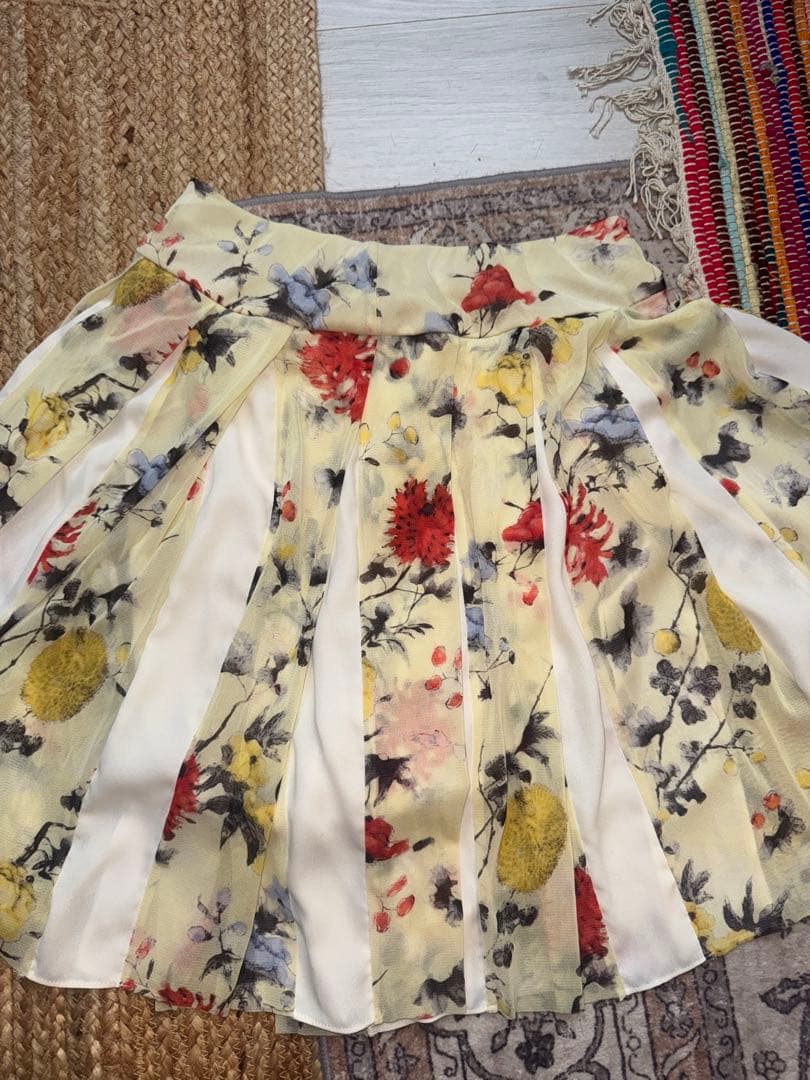 VIVIENNE TAM花柄フレアスカート