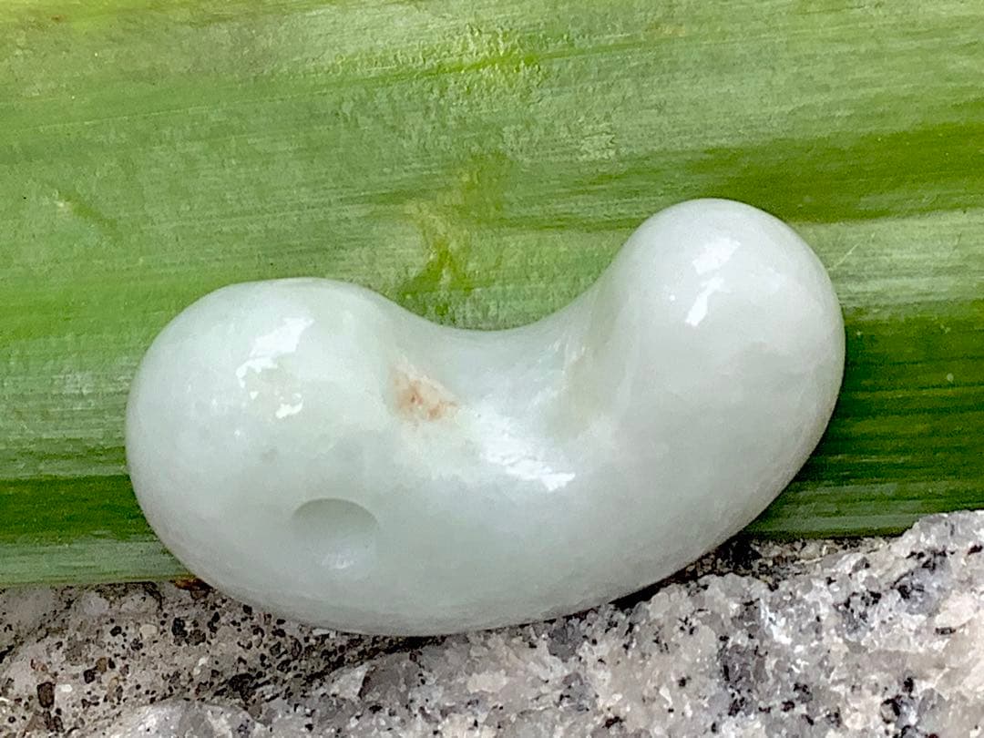 希少黄色味入り＊氷‼️ お守り*守護石に　一生物の本物糸魚川翡翠勾玉　鑑別書取得‼️