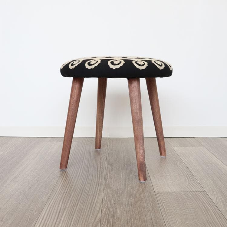 木脚スツール 刺繍 ブラックベージュ