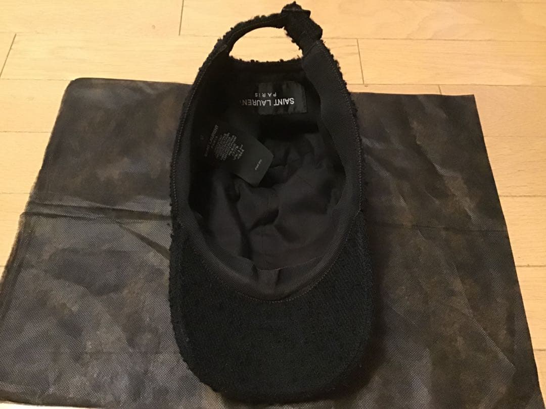 イブサンローラン　ディビジョンSAINT LAURENT PARISキャップ
