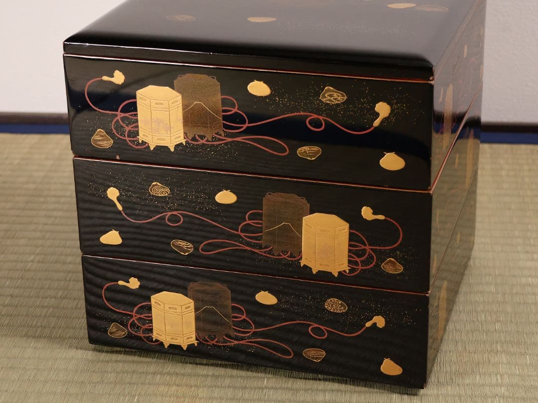 木製漆器 貝桶 金蒔絵 三段 重箱 黒塗 朱塗 梨地 雛 漆芸【MA745】