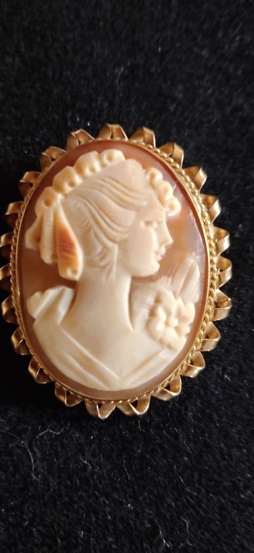 ロンドンで求めたアンティークカメオブローチ