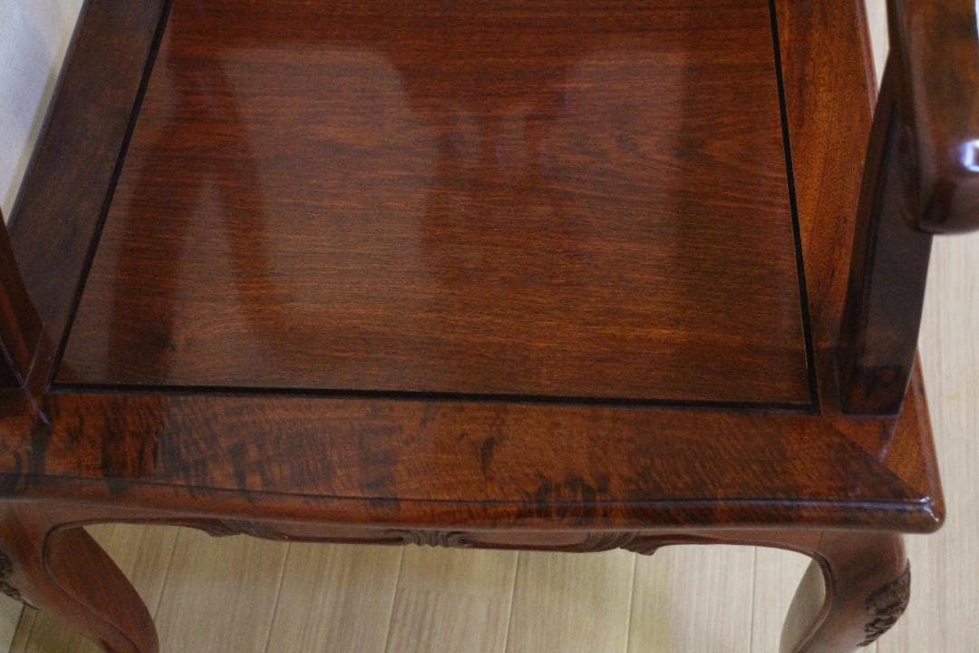 アジアンスタイル 木製椅子 彫刻入り