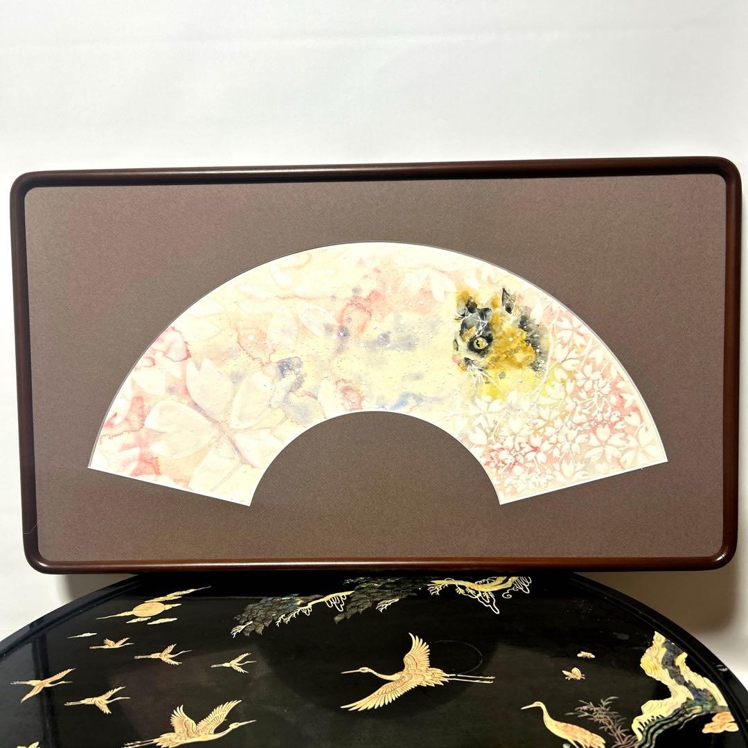 日本画「さくら　三毛　扇あつらえ」　幸福の三毛猫