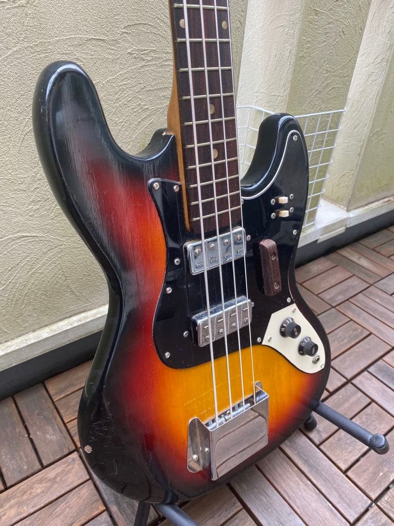 TRUMP ビザールエレキベース