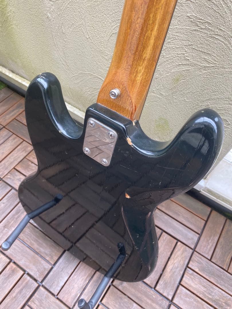 TRUMP ビザールエレキベース