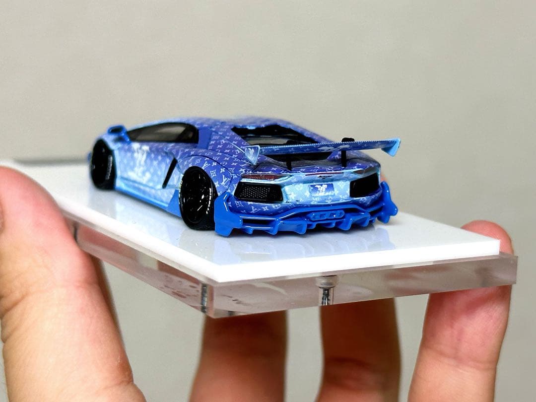 ルイ・ヴィトン特注 1/64ミニカー　ランボルギーニ・アヴェンタドール