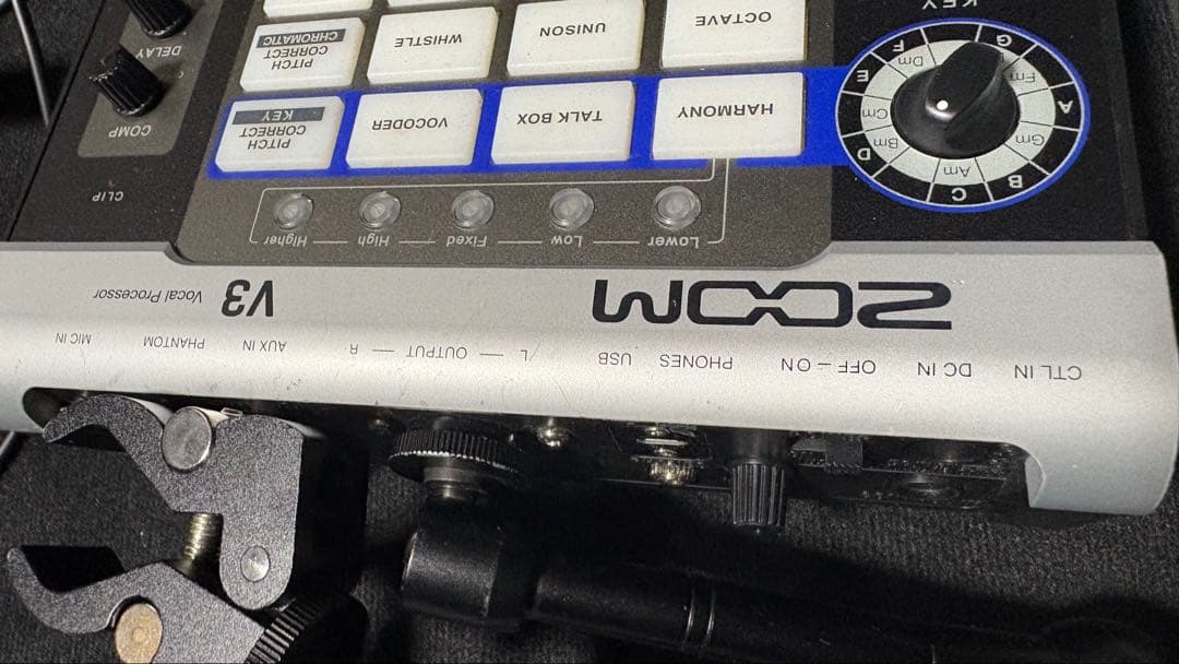 ZOOM V3 ボーカルプロセッサー 【スタンド設置器具・シールド・電源セット】