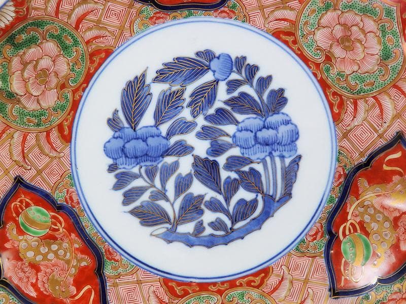 大聖寺伊万里　金襴手　丸紋に花鳥紋　牡丹の図　８寸皿　B351AS-CVe