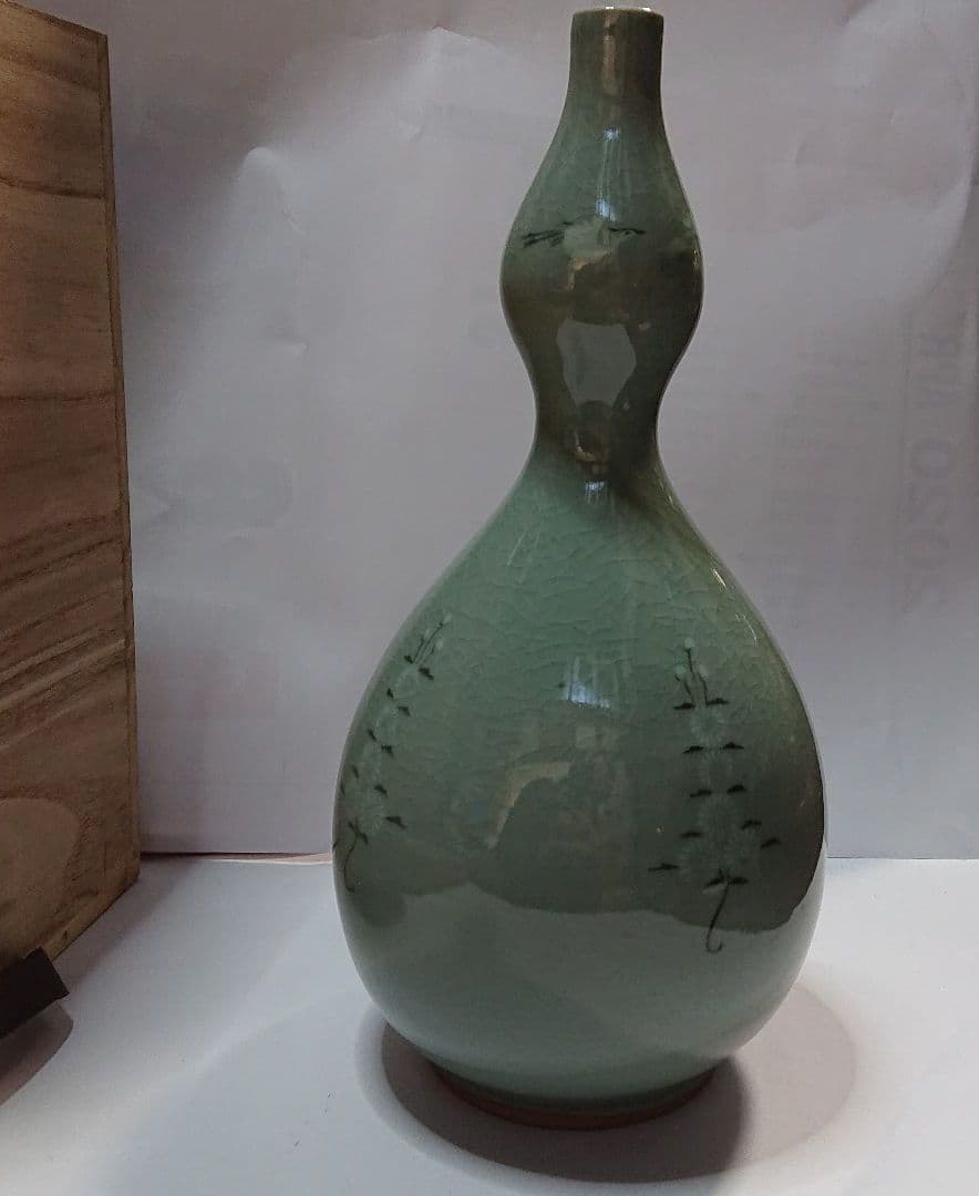 作家物青磁象嵌曇鶴菊花紋保利瓶(未使用品)