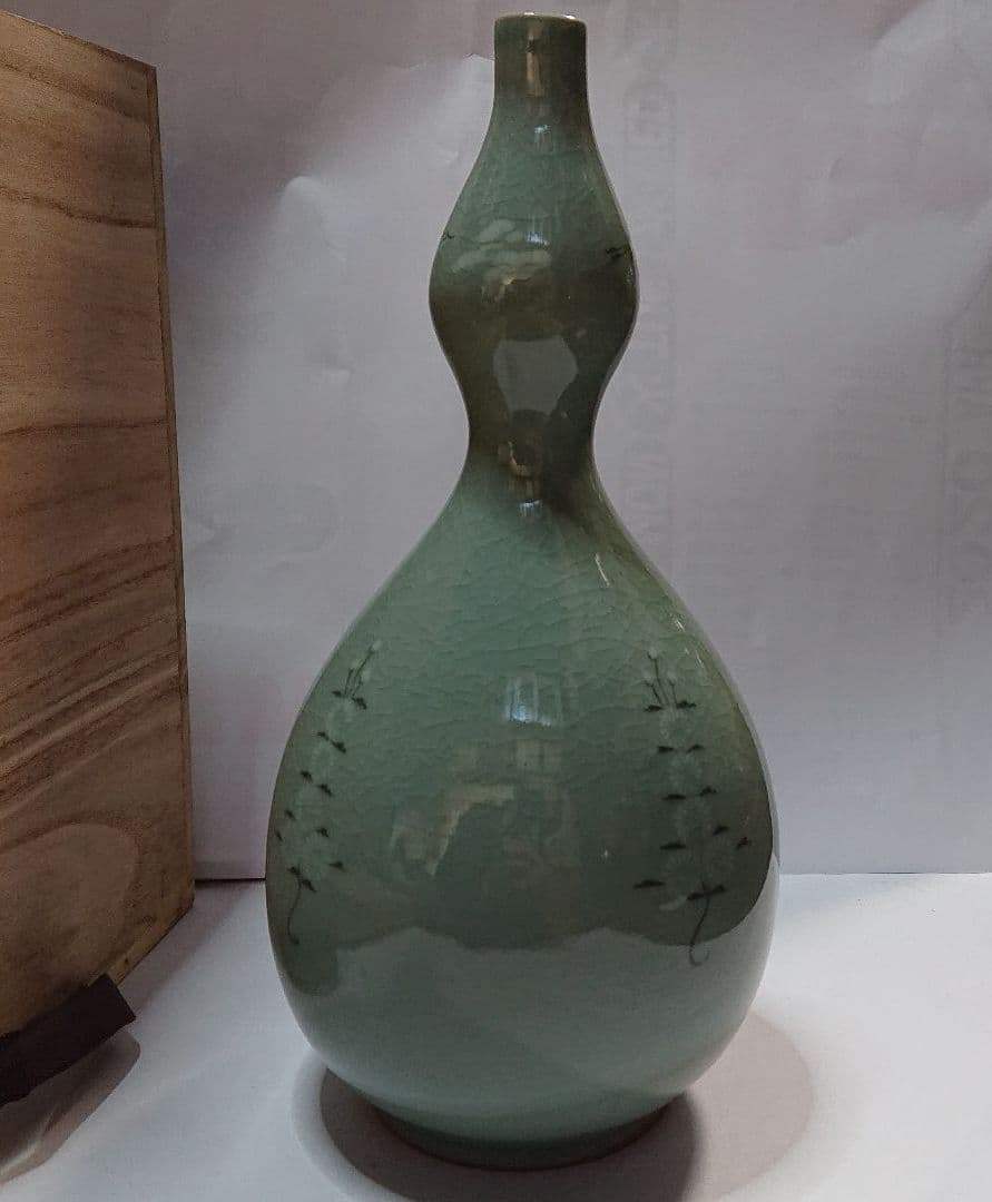 作家物青磁象嵌曇鶴菊花紋保利瓶(未使用品)