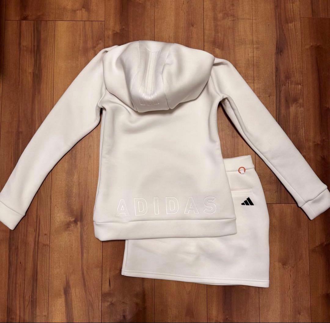 ダンボールニット　セットアップ　ホワイト　アディダス　　フード付き　長袖　秋冬
