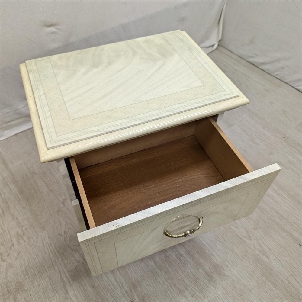 美品　リビングチェスト　サイドチェスト　ナイトテーブル　チェスト　タンス　引出し