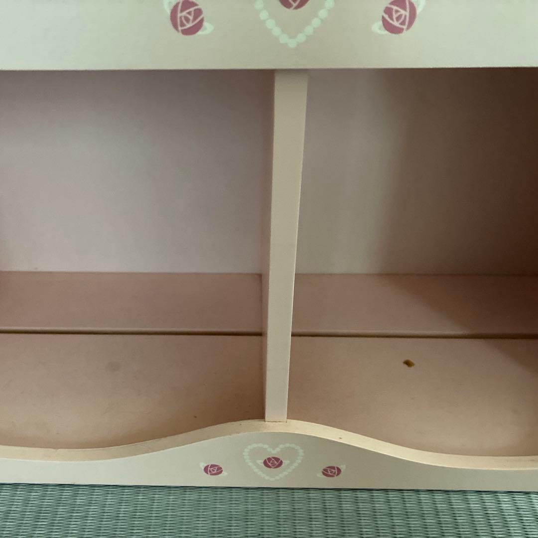 ハローキティ カップ&ソーサー6客セット収納棚付　バラ売り不可