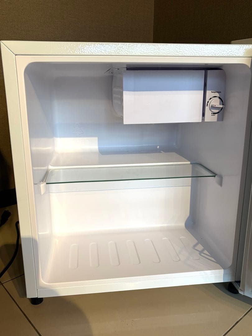 ミニ冷蔵庫　50L 小型 ホワイト　 製造年2025年　説明書付き