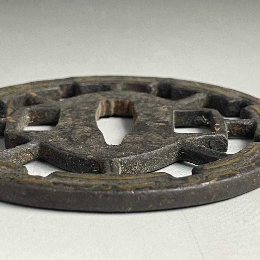 鉄地 透かし彫刻 刀鍔 85g 金工細密彫刻 刀装具 日本刀装具 刀剣美術