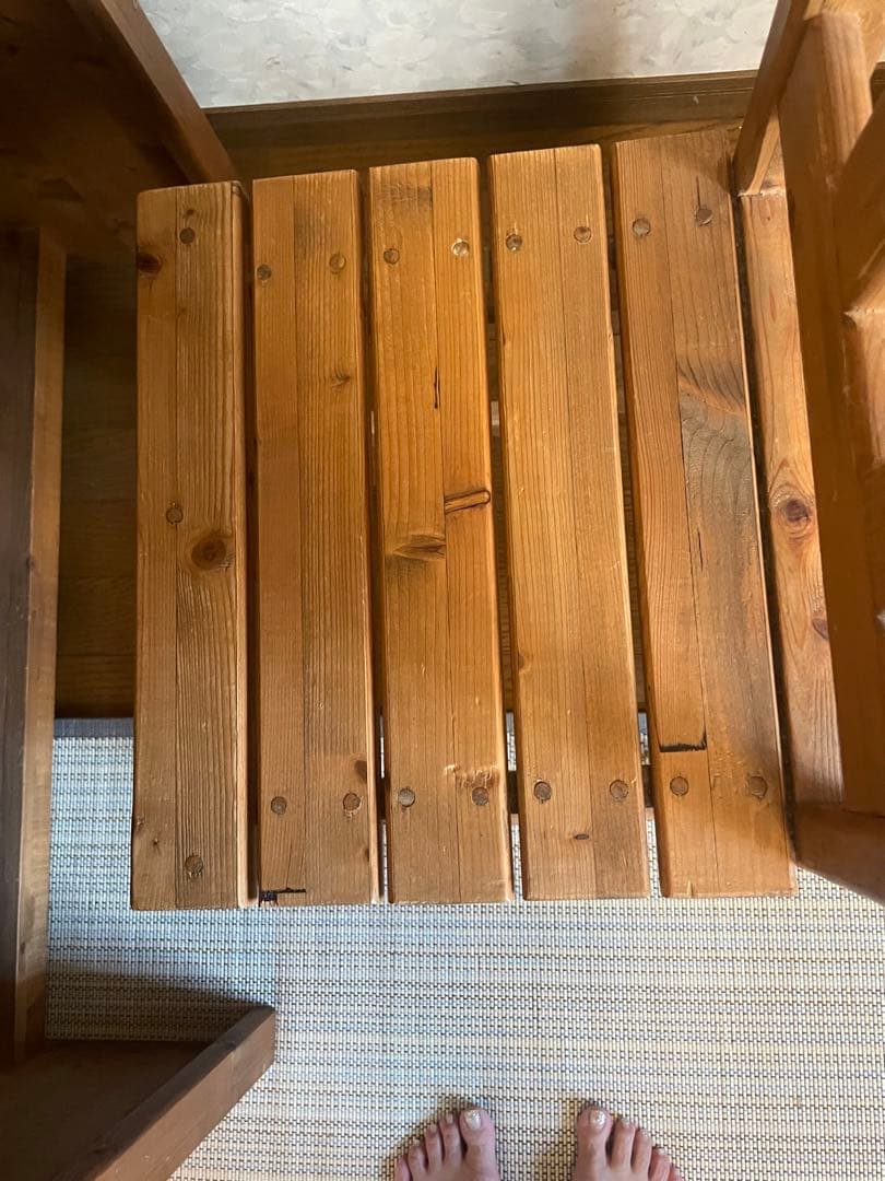 木製デスク 引き出しにハート型切り抜き