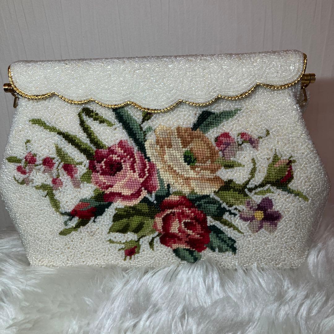 花柄　フラワーモチーフ　パーティーバック　レトロ　アンティーク　ビーズバック