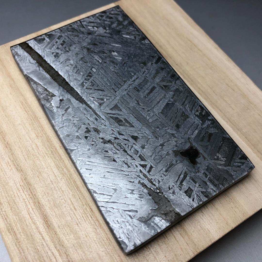 アルタイ隕石　 鉄隕石　メテオライト鉄隕石　原石 美品　重さ約193ｇ