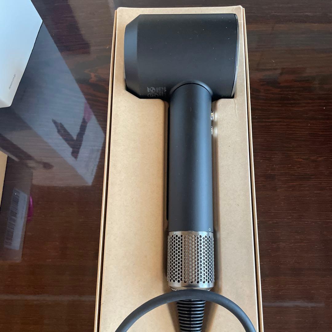 Dyson Supersonicヘアドライヤースムージングブラシ付き