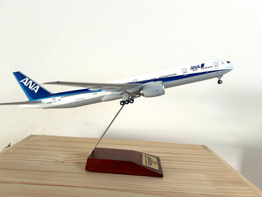 週末値下げ！ ANA B777-300ER （1/200）