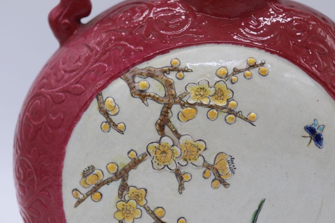 中国　大清乾隆年製銘　粉彩花卉胡蝶紋扁瓶　送料込み0316