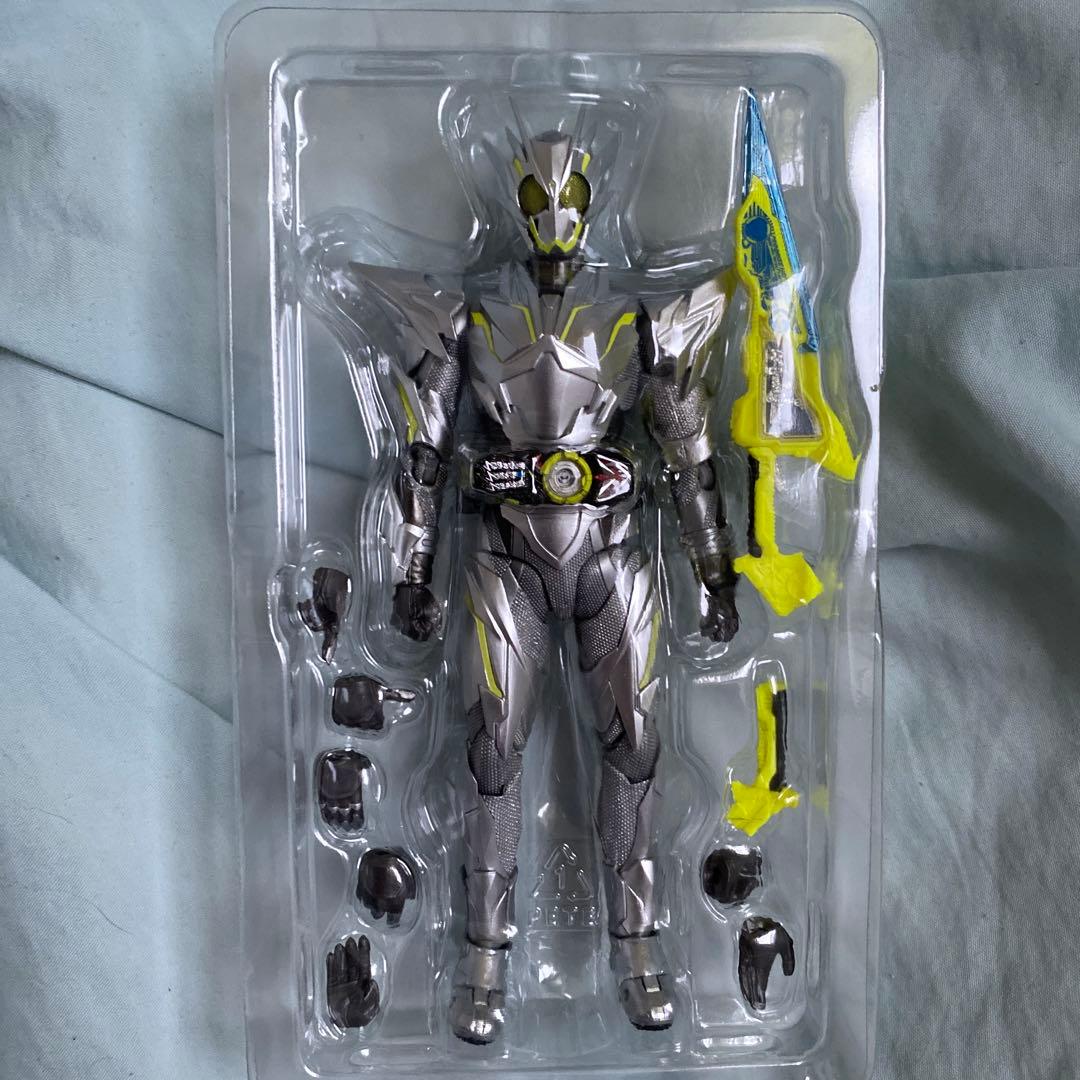 フィギュアーツ　仮面ライダーゼロワン　メタルクラスタホッパー
