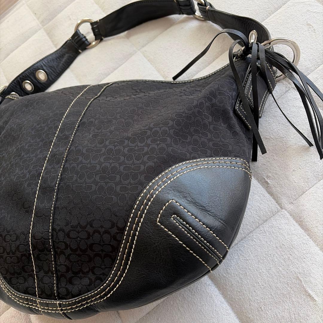 ✨美品✨コーチ　ハンドバッグ　肩かけ　ミニシグネチャー　ホーボー　ブラック