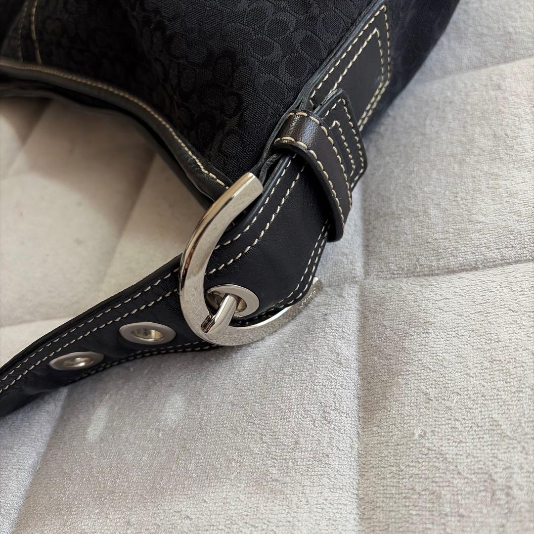 ✨美品✨コーチ　ハンドバッグ　肩かけ　ミニシグネチャー　ホーボー　ブラック