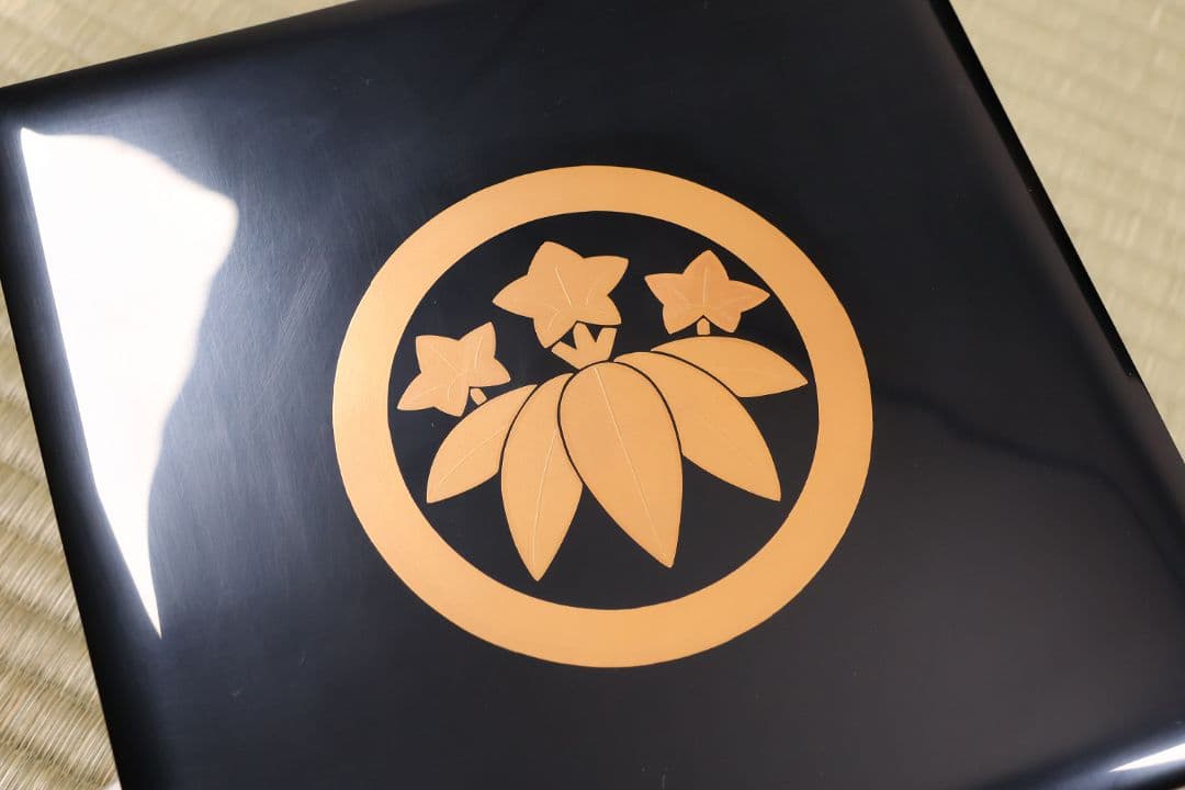 輪島塗 蒔絵家紋付 五段重 丸に笹竜胆 内朱塗 艶消 木製 重箱【MA744】