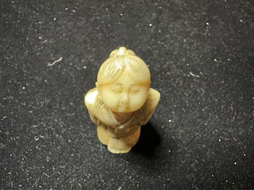 極上　根付　抹香鯨　マッコウクジラ　アンティーク　天然素材古美術品　コレクション