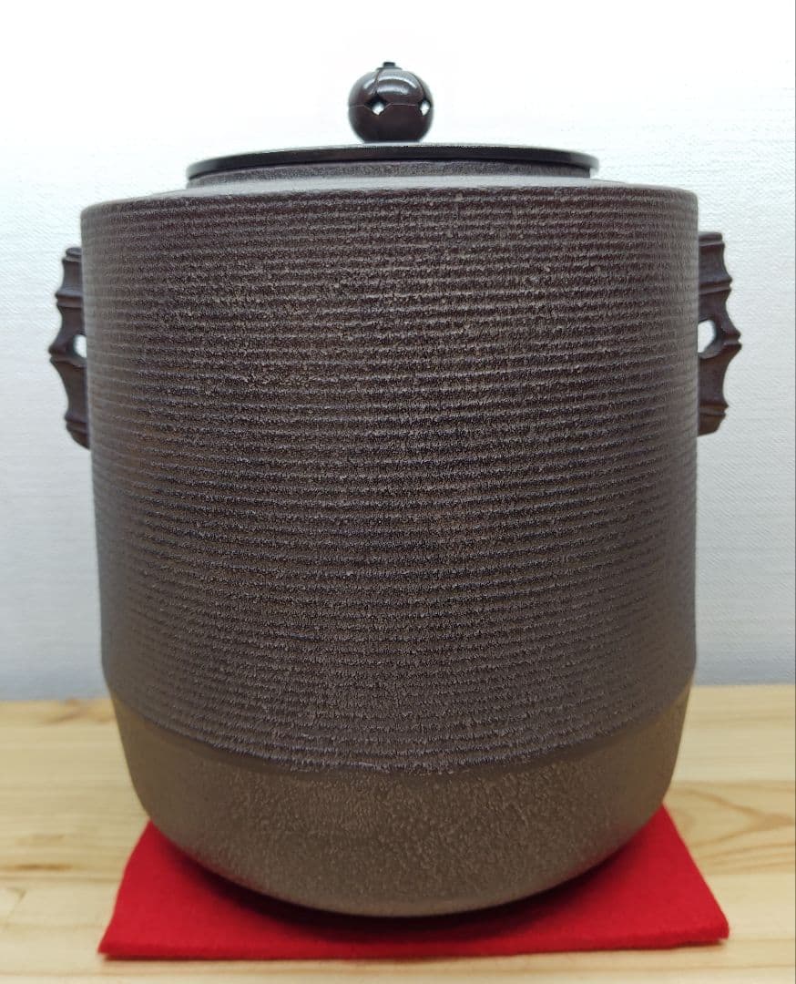 送料込【逢絢亭】茶道具 釜 筒釜 糸目模様 釜師 高橋敬典 共箱入り