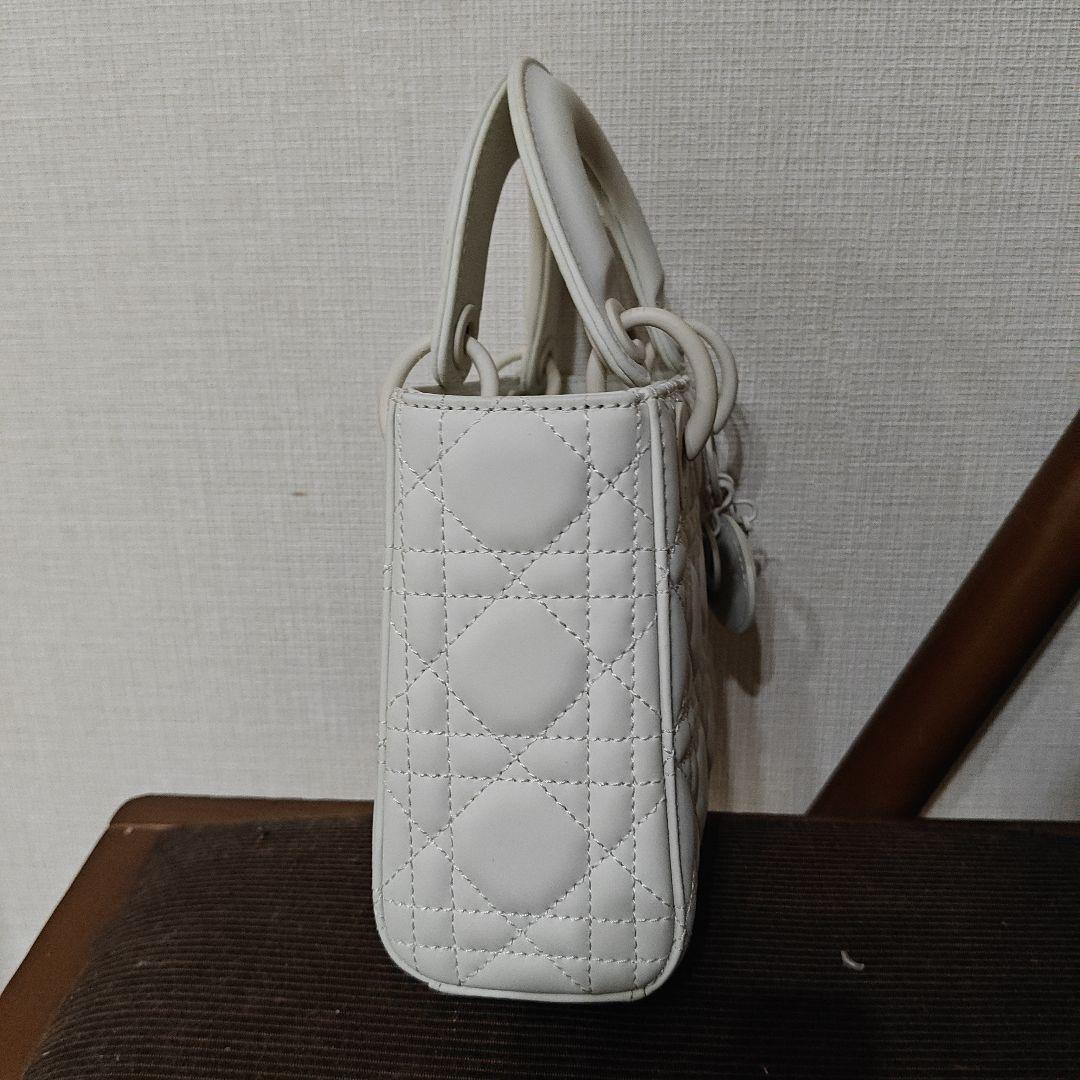 m*8様 高級ブランドデザイン ホワイト キルティング ショルダーバッグ